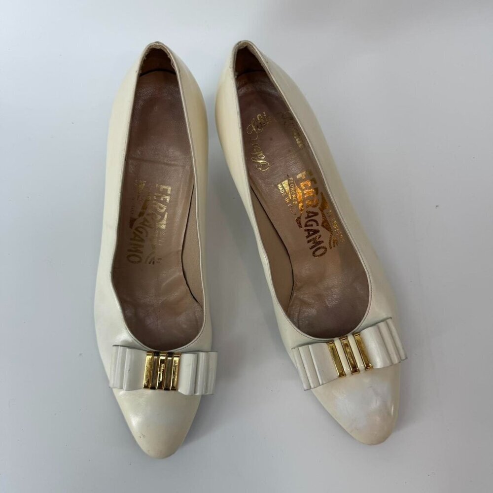 Salvatore Ferragamo Beige Bow Pumps Heel Shoes 7.5 AA Vintage
